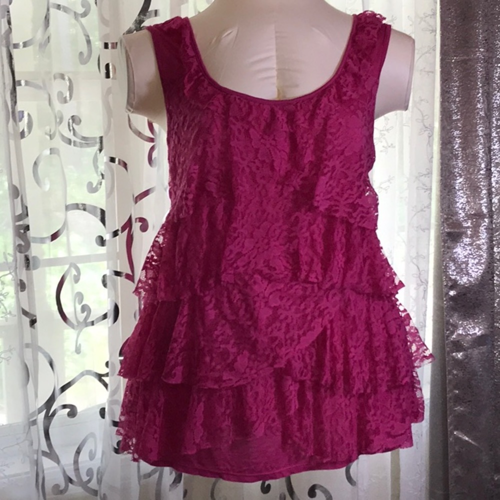 Lace ruffle top 🌺 - Picture 2 of 8